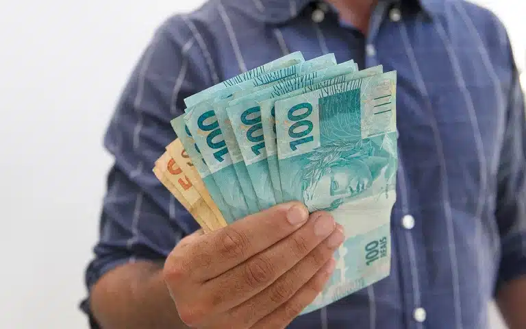 Auxílio de R$ 720 Confirmado para Agosto com Parcelas do Auxílio de R$ 600 e Vale Gás de R$ 120
