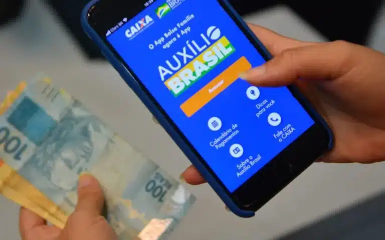Auxílio Brasil: Entidades pedem fim de medida que garante Consignado
