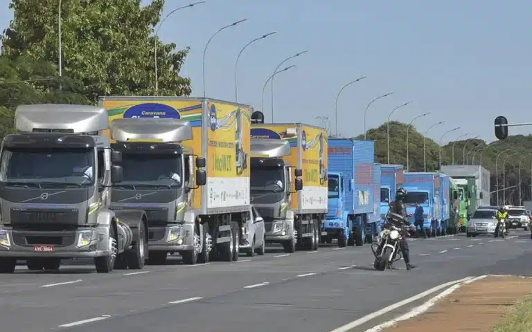 Auxílio Caminhoneiro: 1º parcela do mês de Agosto será de R$ 2.000 paga pelo Governo