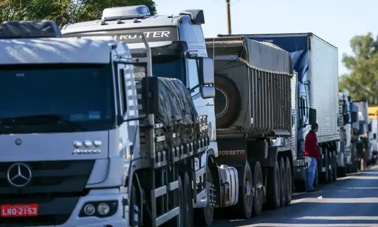 Auxílio Caminhoneiro: Recebem última parcela de R$ 1 mil