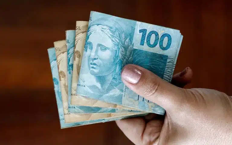 Auxílio Brasil poderá garantir empréstimo de R$ 2.500?