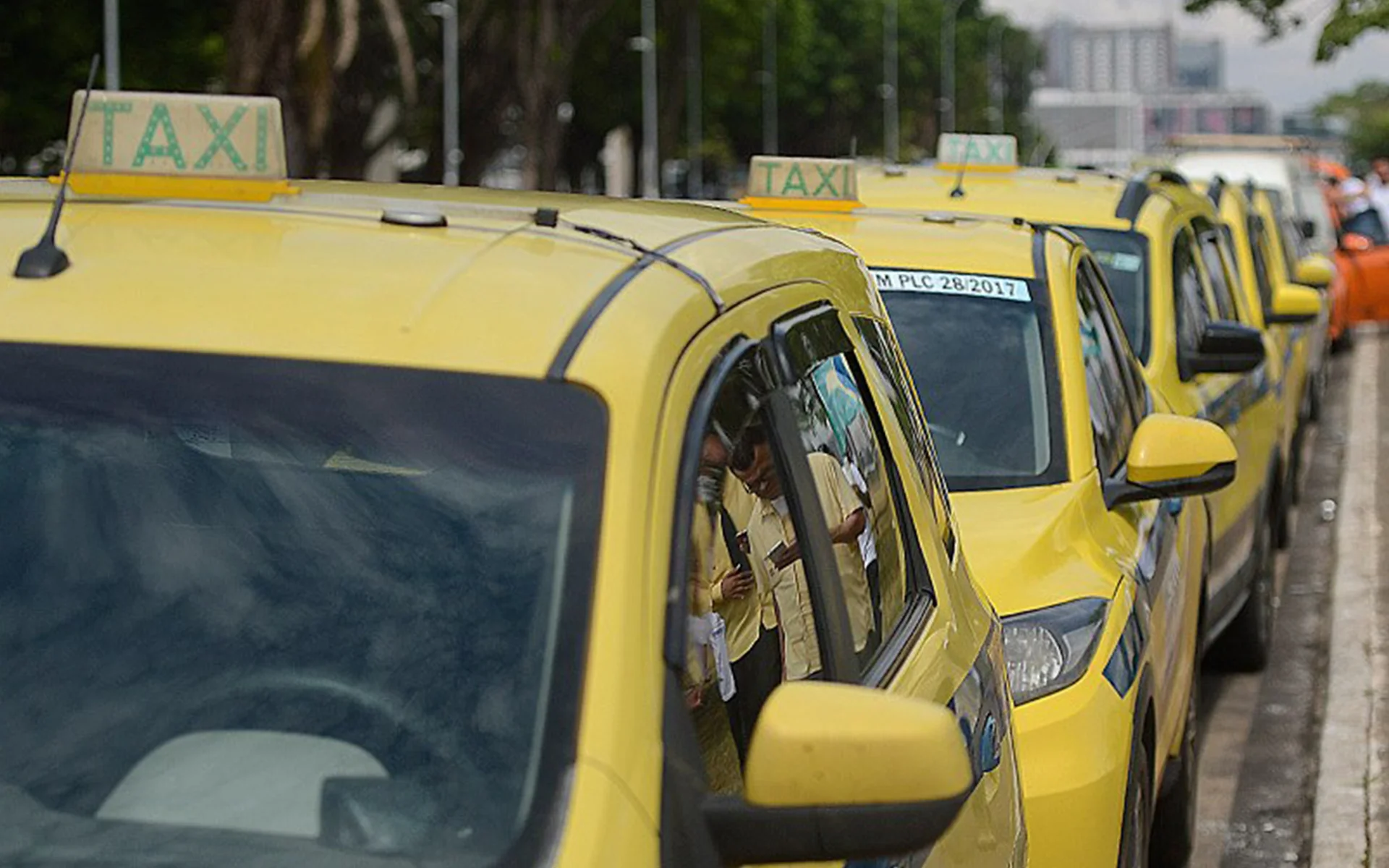 Auxílio Taxista 2022: Como se cadastrar no programa, quem tem direito e valor das parcelas