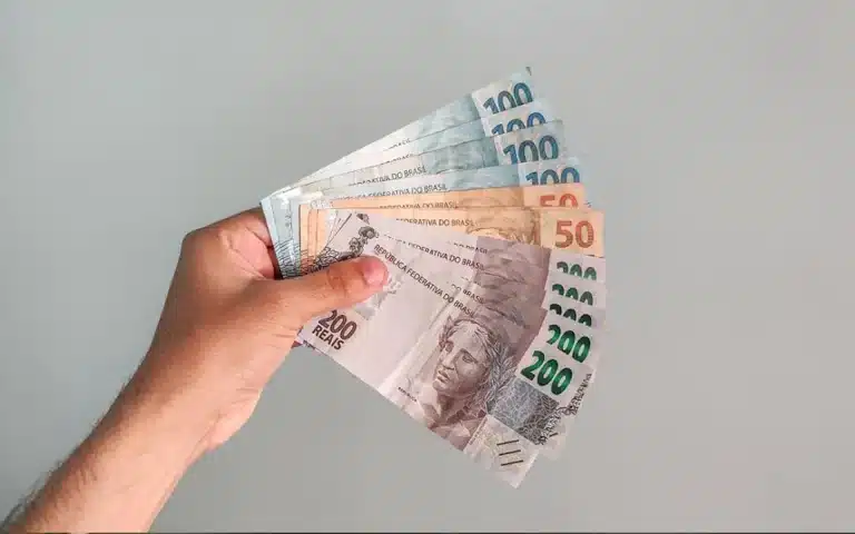 Consignado do Auxílio Brasil: Veja os riscos do novo empréstimo aprovado pelo Governo