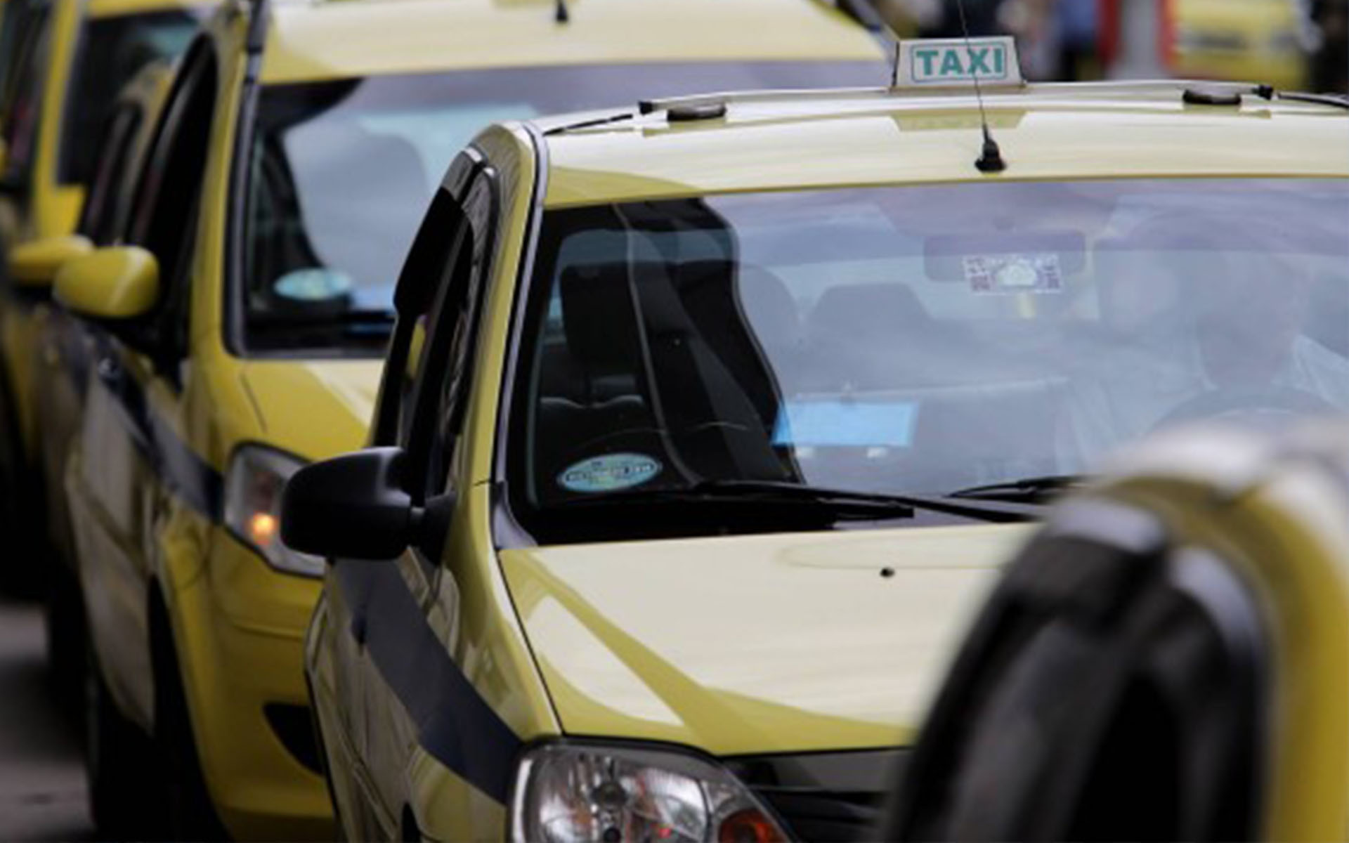 Projeto que oferece linha de crédito de R$ 80 mil para taxistas é aprovado