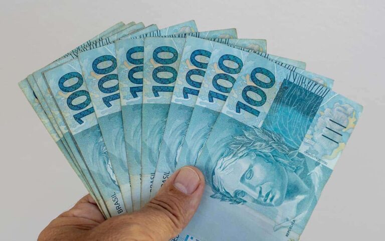 Auxílio Brasil de R$800 pode ser Pago em Outubro; Confira