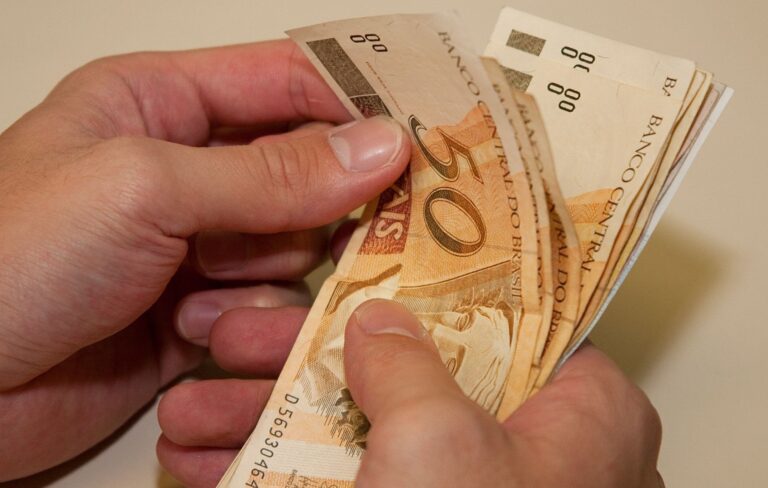 13º salário: qual será o valor da primeira parcela em 2022?