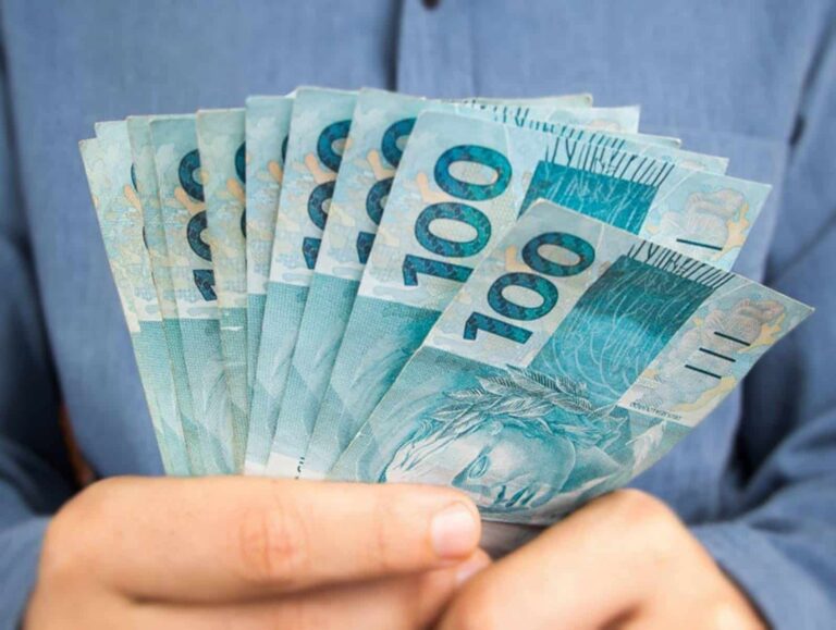 Abono salarial paga UM SALÁRIO MÍNIMO. Saiba mais