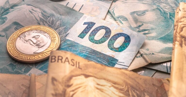 Auxílio Brasil e Vale-Gás voltam a ser pagos em Outubro.