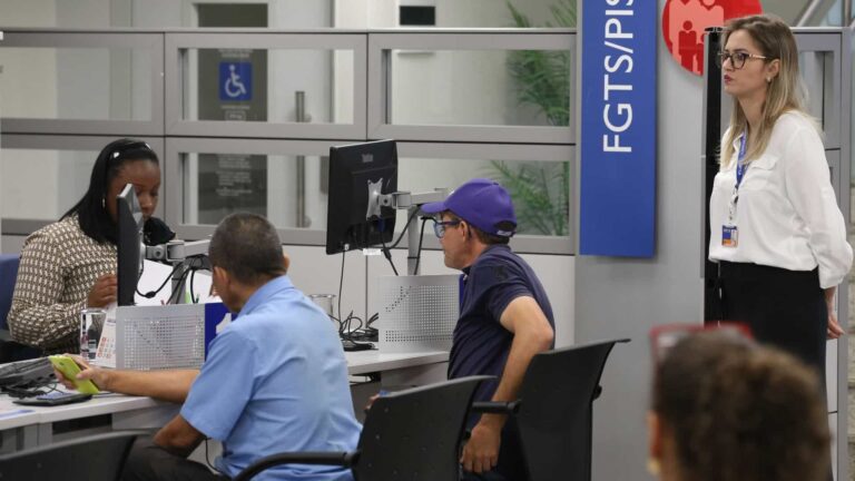 Dinheiro esquecido em contas do PIS/PASEP pode ser sacado!