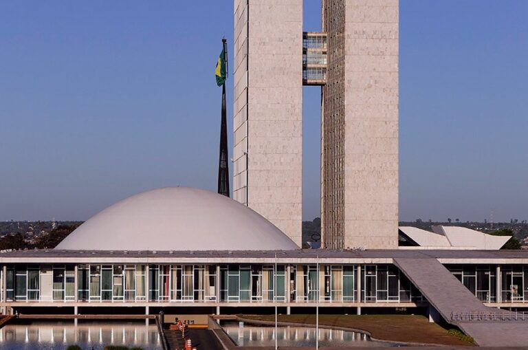 Margem de 45% do crédito consignado para servidores federais é aprovada pelo Senado