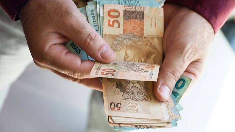 13º salário atrasado: o que fazer quando a empresa não paga?