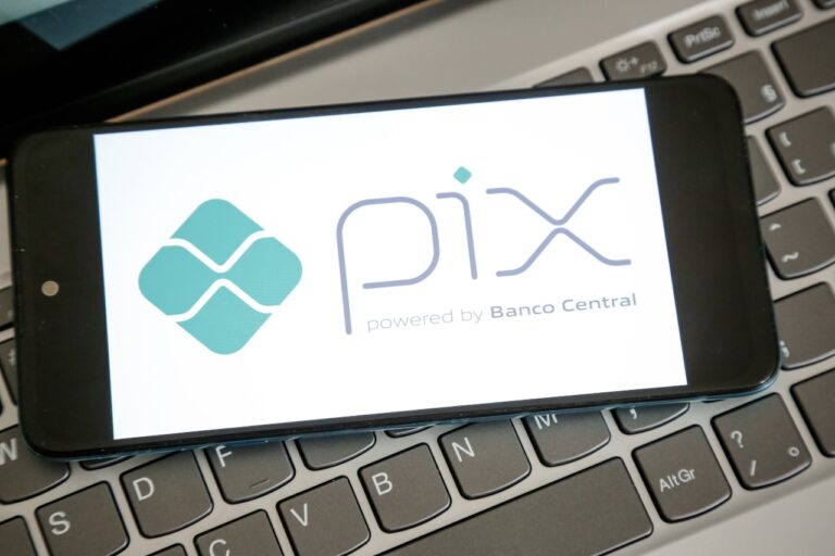 PIX se firma como meio de pagamento e movimenta quantia trilionária ano passado