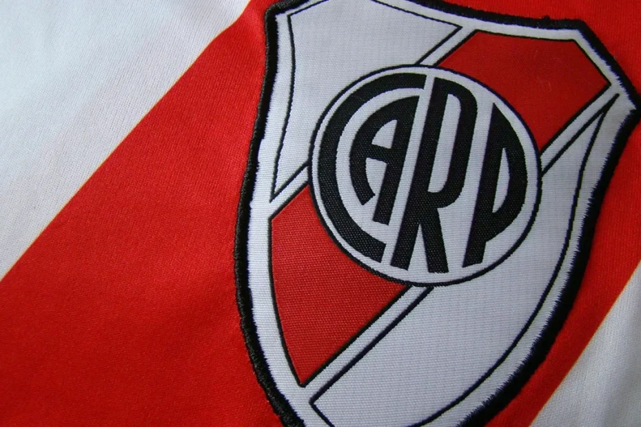 River Plate recebe punição pela Conmebol por uso de sinalizadores na Libertadores
