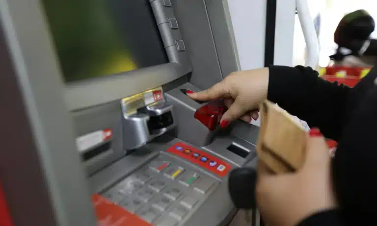 Bancos estabelecem data para encerrar as transferências via DOC