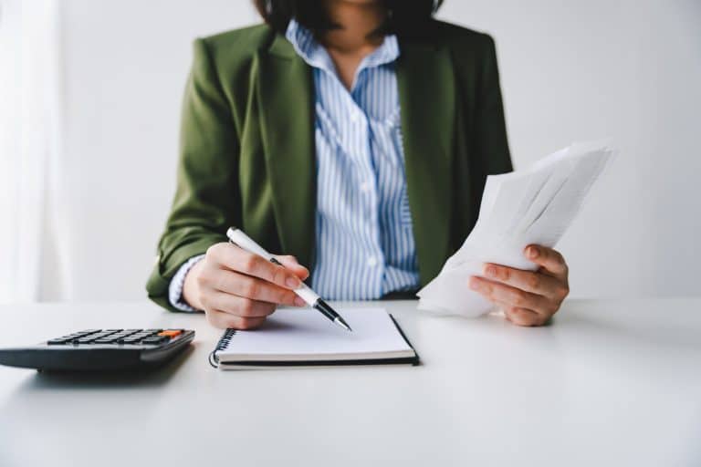 Como sair das dívidas rápido: estratégias práticas para retomar o controle financeiro