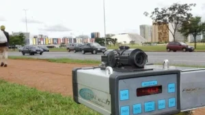 Motoristas atenção agora projeto proíbe radar escondido