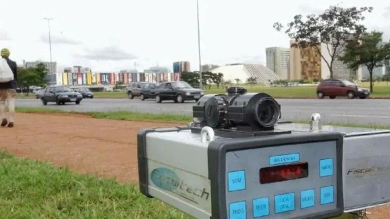 Motoristas atenção agora projeto proíbe radar escondido
