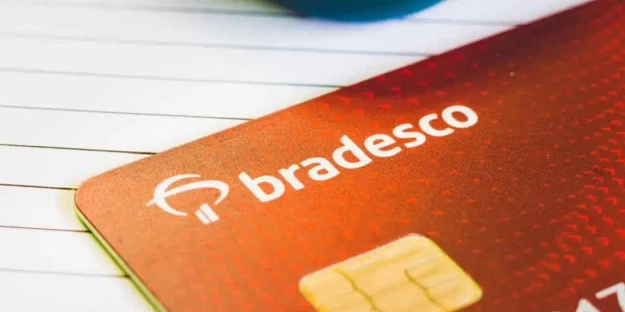 Bradesco lança cartões Visa Infinite com pontos a juros em voos e hospedagens
