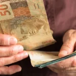 Aposentados isentos de Imposto de Renda agora com 65 anos