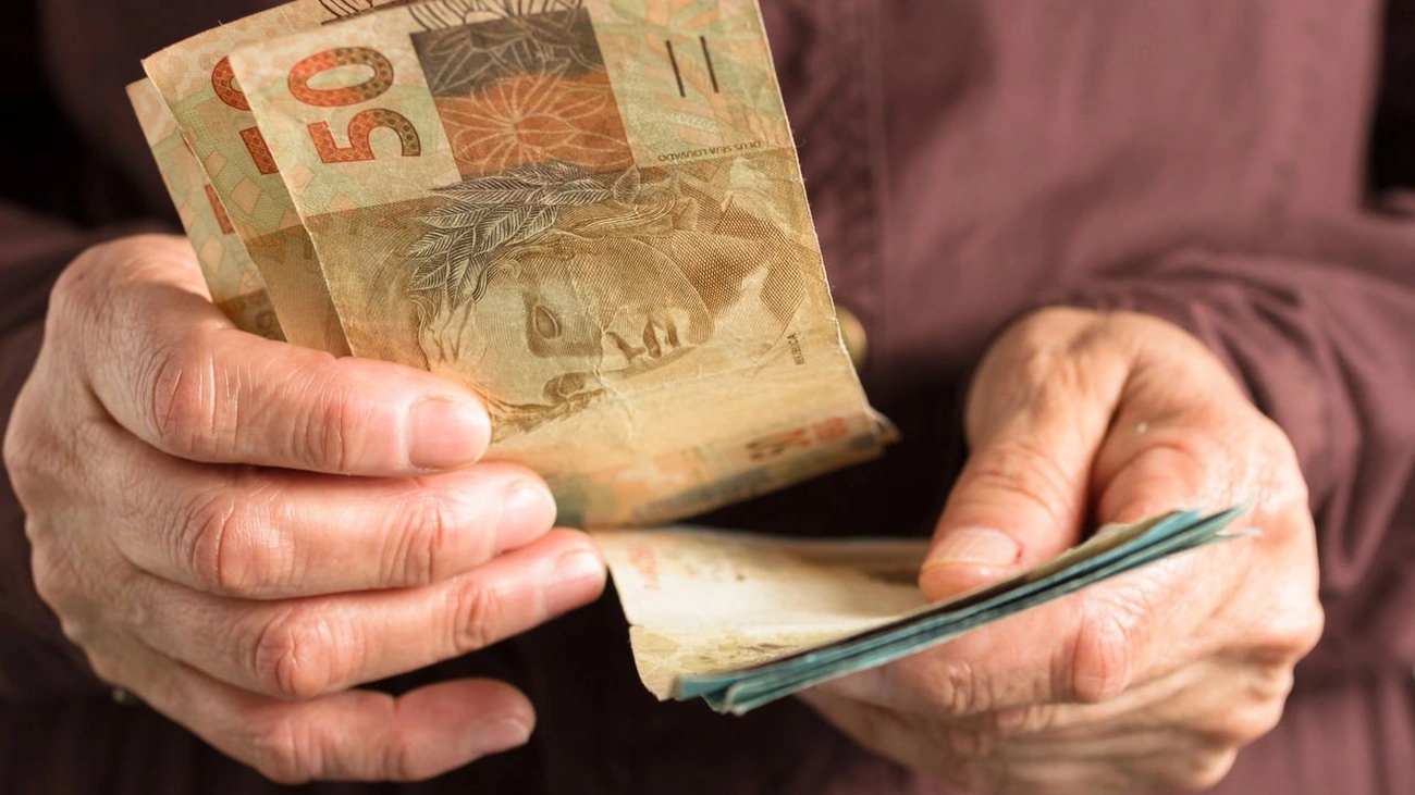 Aposentados isentos de Imposto de Renda agora com 65 anos