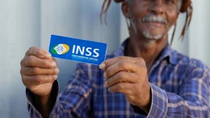 Aposentados do INSS precisam do Caixa Tem agora para garantir o 13º salário