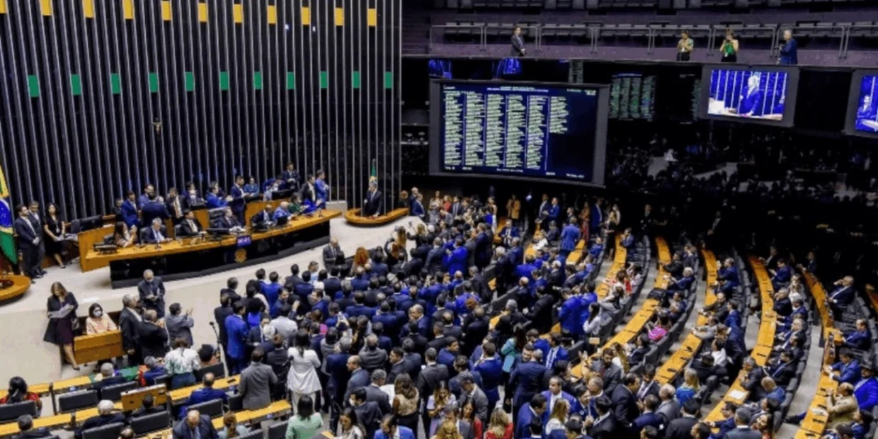Câmara aprova 40 horas e mais folgas agora sem 6×1