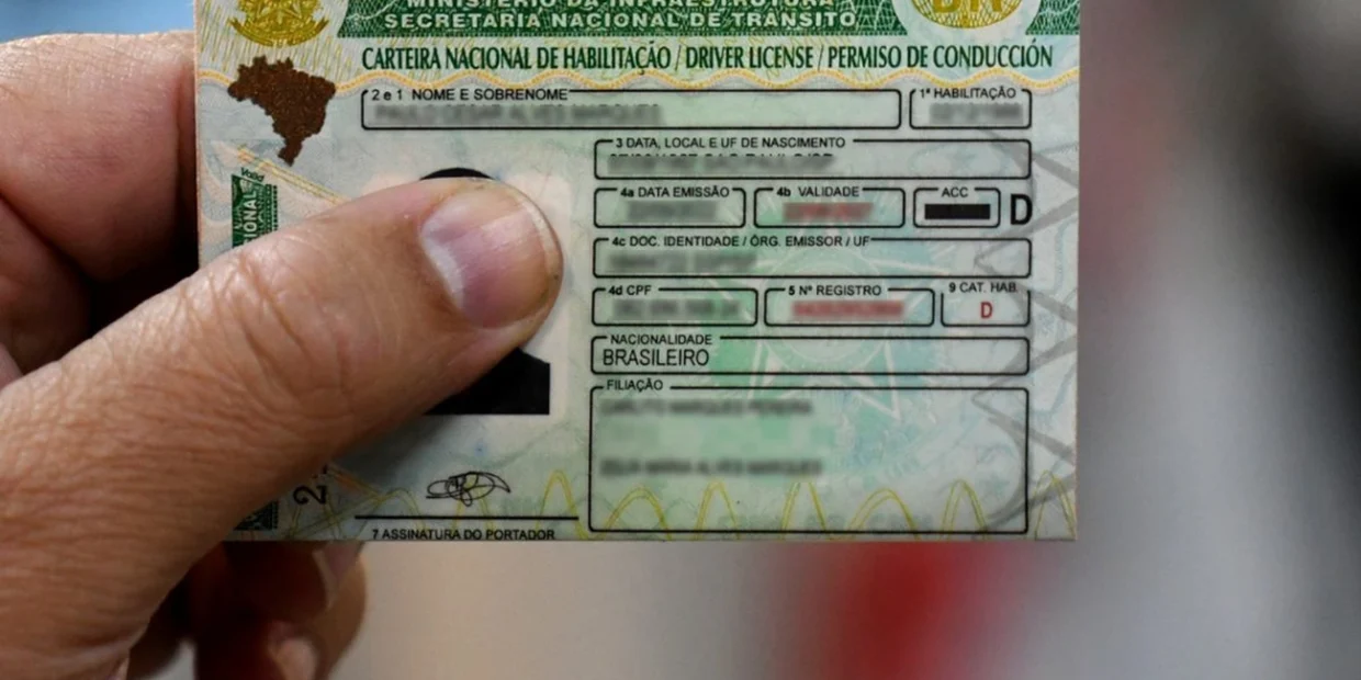 Novo app da CNH lança busca por instrutores e avaliação igual ao Uber agora