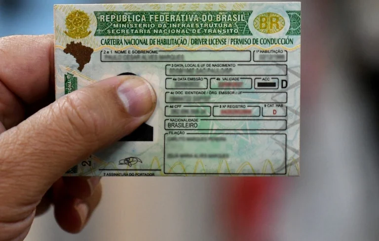 Novo app da CNH lança busca por instrutores e avaliação igual ao Uber agora