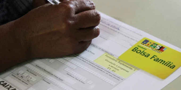Benefício do Bolsa Família pode ser retirado, mas 50% do valor é garantido por até 24 meses