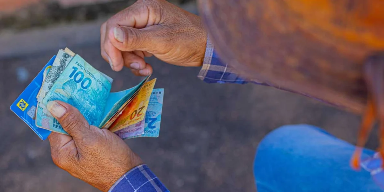 46% das famílias com 1 a 2 salários mínimos vivem a melhor semana do Brasil