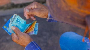 46% das famílias com 1 a 2 salários mínimos vivem a melhor semana do Brasil