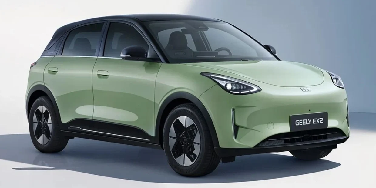 Geely EX2 cai para R$ 99.001 e desafia BYD agora em maio