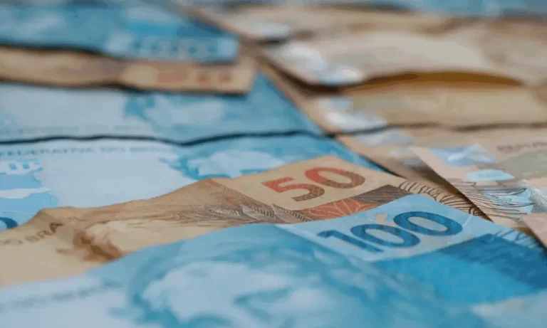 Receita paga hoje R$ 16 bi em restituição do IR beneficiando 8 milhões